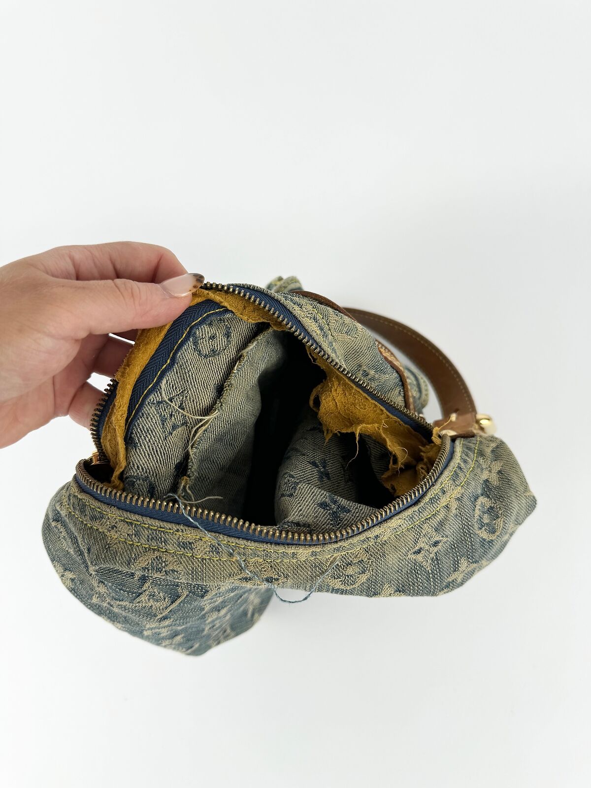 Louis Vuitton Denim Baggy PM shoulder bag